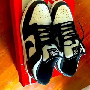 Nike black and white low dunks (reps)